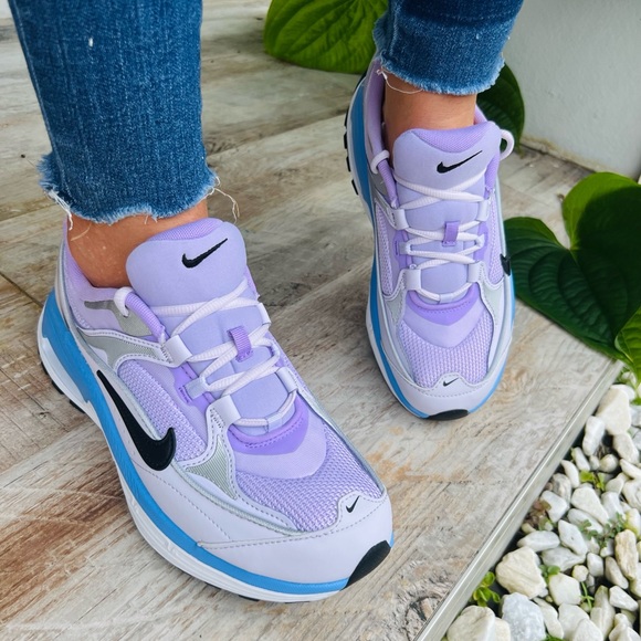 💜🤍Nike Air Max Bliss🤍💜New 💜Size 8.5 but run small like size 8 - Picture 2 of 15